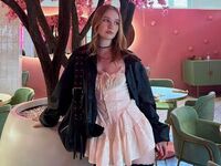 naked camgirl masturbating with dildo CandiFerretti