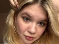 naked cam girl DebrahPloeger