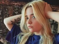 webcamgirl MonnieMoniz