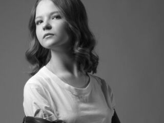 cam girl playing with sextoy AlissaDelpiano