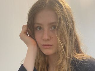 camslut showing pussy AuraTyce