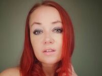 camgirl fingering shaved pussy BarbieMuscle