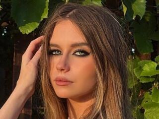 cam girl chatroom BrunaKiebler