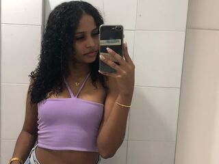 cam girl masturbating with vibrator CamilaHank