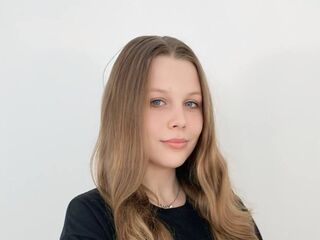naked camgirl picture ChristianeSivie