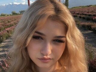 cam girl masturbating with sextoy CloudyFox