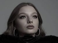 camgirl showing tits CreolaScheidler