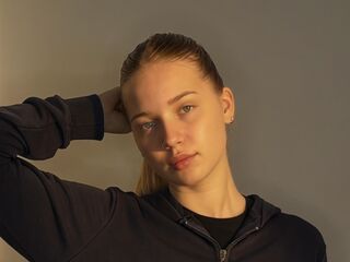 hot strip tease webcam CristalCinnamond