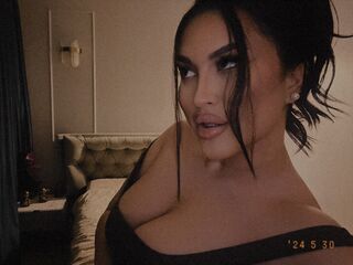 hot cam girl fingering shaved pussy DaphneAver