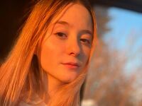 naked girl with webcam masturbating with sextoy DarlenaBallew