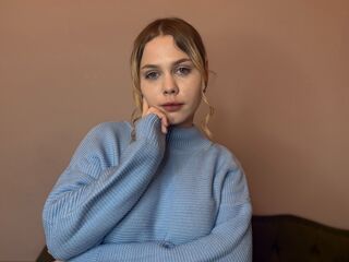 cam girl masturbating with vibrator EdytCleeton