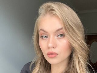 closeup web cam ElaraBrooks