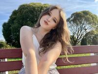 free adultcam EssyMilton