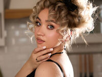 girl showing pussy EvaSoftly