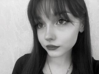 cam girl showing tits EvelynnCaillouet