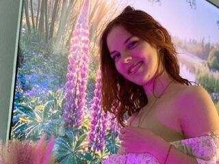 camslut showing tits GloriaGer
