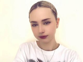 camwhore spreading pussy JudithHaverstock