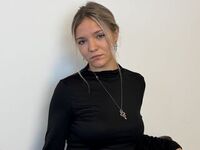 camgirl masturbating with vibrator KeiraTullier