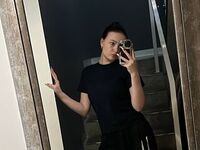 camgirl playing with sex toy KiraBentley