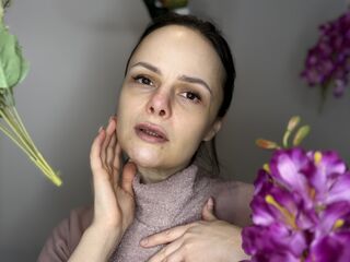 camgirl masturbating with sex toy LavondaBovain