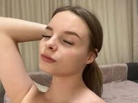 naughty cam girl masturbating with dildo LisabethMyslim