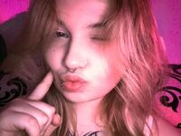 beautiful webcamgirl LucileSharples