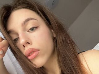 hot girl LyraMoonshadow