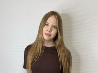 hot cam girl masturbating with vibrator MariSeason