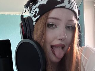 naughty cam girl fingering shaved pussy MaritaRuff