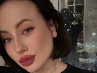 beautiful camgirl MiaPeaches