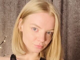camslut showing tits MoiraBaumgartel