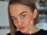 spy webcam MyriamQuinnan