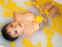 naked cam girl masturbating with dildo OrianaRosse