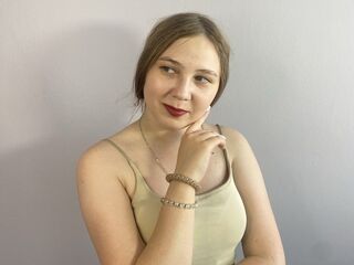 camgirl masturbating with dildo PattieHoman