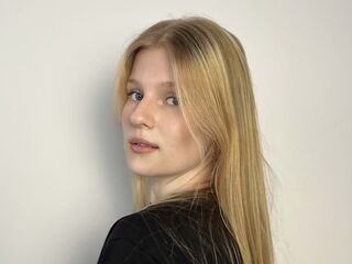 cam girl masturbating with dildo SammieDornier