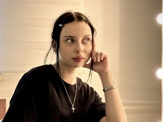 cam girl playing with vibrator SilviaTieken