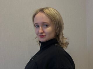 camgirl fingering bald pussy SuzannKernes