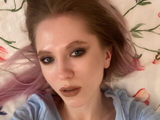 camgirl playing with vibrator UdeleDarlington