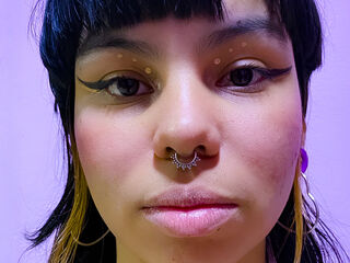 camslut showing tits VanesaJonss